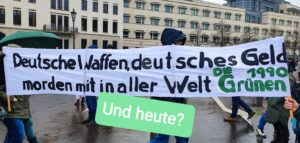 Erinnerung auf einer Demo in Berlin . Die Grünen waren mal eine antimilitaristische Bewegung. Eigenes Foto
