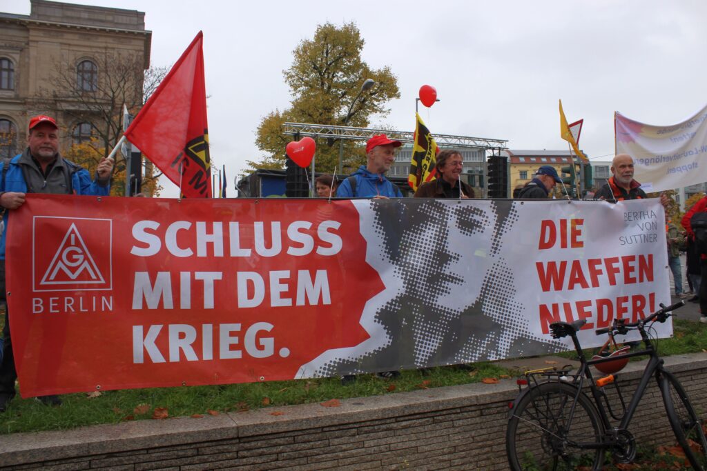 Rote Karte für die Strategen des „Siegfriedens“ – den Frieden gemeinsam gewinnen