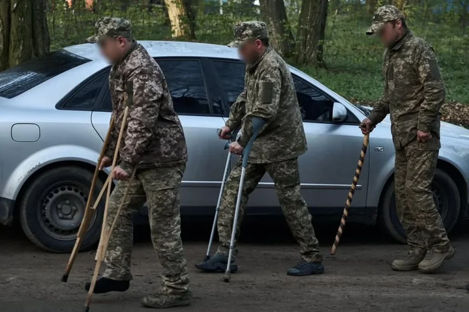 Männer mit Schizophrenie, offener TBC, Taubheit und viele im Delirium tremens kommen an die Front