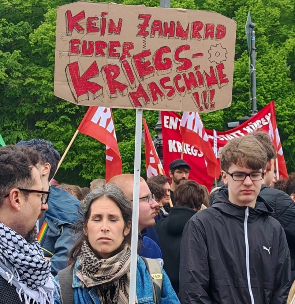 Bundesregierung erklärt Zahlen zur Verweigerung des Kriegsdienstes zur Staatsgeheimsache