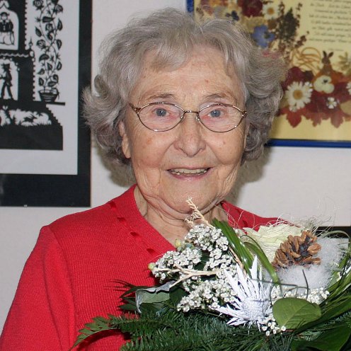 „Kleine weiße Friedenstaube“ – Erika Schirmer wird 100 Jahre alt