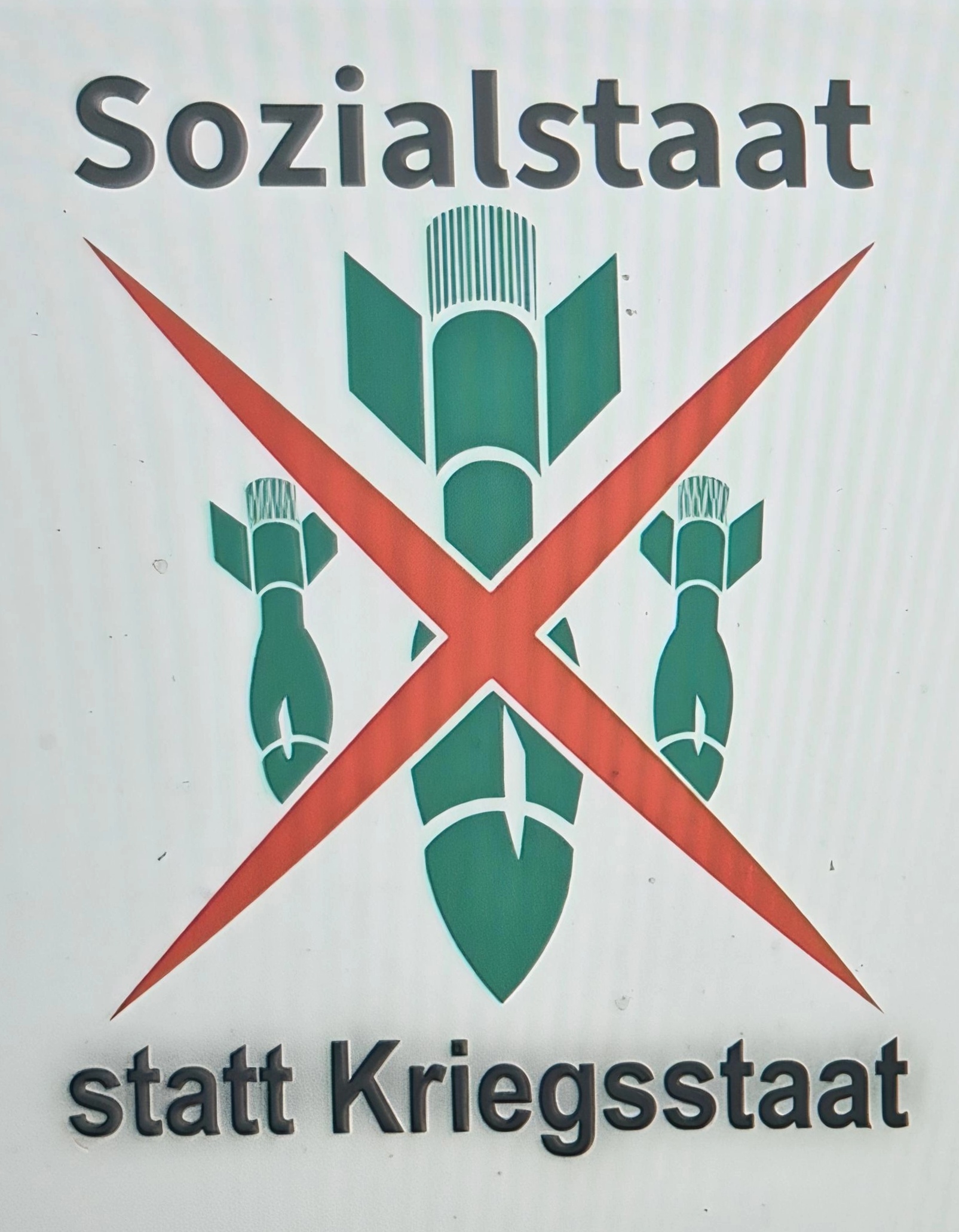 „Wir können den Sozialstaat nicht verteidigen,ohne die Kriegspolitik zu bekämpfen“